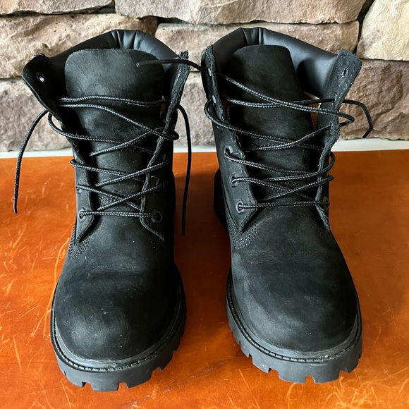 Timberland black boots. Size 4. Pristine condition. - Picture 1 of 6